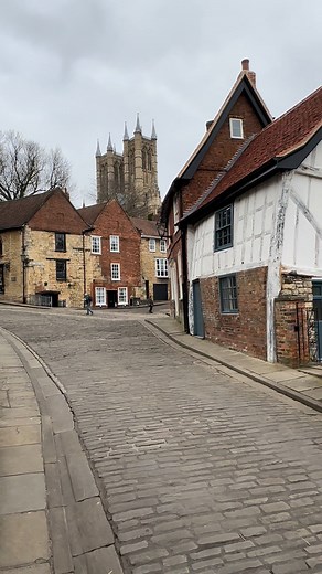 Five beautiful cities to visit in England. 📍 Salisbury, Wiltshire 📍 Hereford, Herefordshire 📍 Lincoln, Lincolnshire 📍 Gloucester, Gloucestershire 📍 York, Yorkshire | Beauty of the World