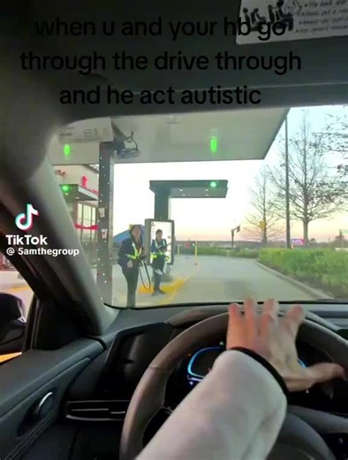 Kris (@kriz06810)’s video of drive thru autistic prank