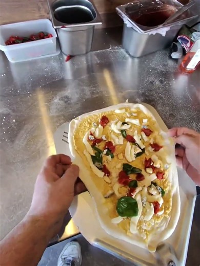 Spicy Sausage & Blue Cheese Pizza in 60 Seconds 🌶️🍕