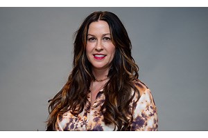 アラニス・モリセット　新曲「Predator」公開 - amass