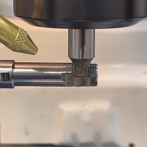 Milling the 5/32” woodruff and straight keyways in the second leadscrew. This finishes up that project. #keyway #abom79 #millingmachine #manualmachining #machineshop #woodruffkeyway #woodruffcutter | Abom79