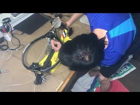 Klippermateクリッパメイトガット張り機ポリガットで動作確認 confirming machine functionality with stiff poly strings