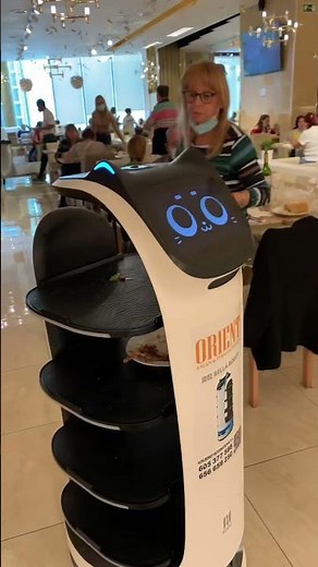 Robot BellaBot uniquely innovative robot for restaurants Bella bot robot mesero en Madrid