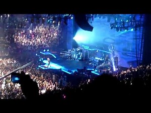 Justin Bieber and Miley Cyrus duet at MSG (LIVE)