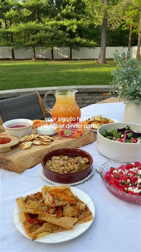 Outdoor Dinner Party Ideas for Springtime Hosting