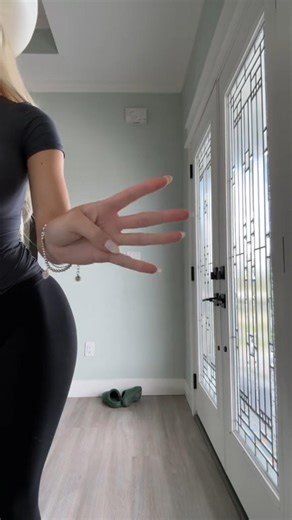 You can never get bored when your a blonde🤗Making sure my Outfit looks good from the front and back