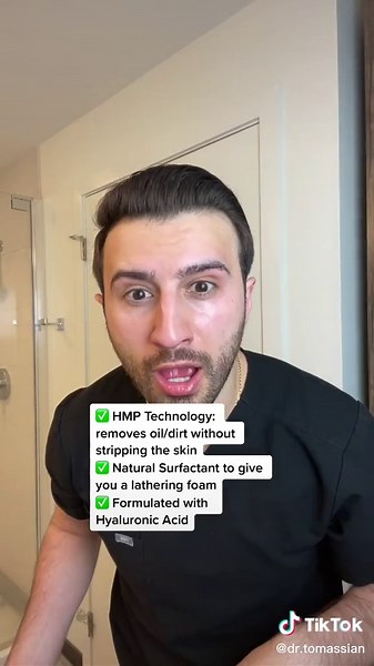 Always loved the #hydroboost line and the new @Neutrogena Hydro Boost Hydrating Cleansing Gel didn’t disappoint! #skincare #skincareroutine #neutrogenapartner #cleanser #morningroutine