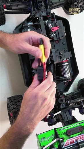 Brett cracked open the Team Corally Asuga XLR and yeah… it’s huge! Way bigger than your usual 1/8 buggy. 🏁 He runs through what you actually get, from the chunky 16mm shocks to the Toro 185 ESC and Curon motor. 6S ready, around 90km/h stock, and built to cop skate parks and rough ground. Full unbox thoughts on YouTube: https://youtu.be/4oF50DpWO7E #teamcorally #asugaxlr #rcbuggy #rccars #rcbasher #rccollective #rclife | Hearns Hobbies