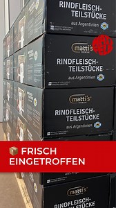 🥩 Frisch eingetroffen aus Argentinien: Unser matti’s PREMIUM Beef! Die vakuumverpackten Rindfleisch-Teilstücke, z.B. Entrecôtes, Filets, Hüfte, Roastbeefs, kommen nach 4 Wochen Seetransport perfekt gereift bei uns an. Regelmäßige Lieferungen sorgen dafür, dass ihr immer zuverlässig Nachschub bekommt. 🚢 #petermattfeldundsohn #fleischgroßmarkthamburg #fleischimport #fleisch #fleischgroßhandel #seefracht #bestcuts #premiumbeef | Peter Mattfeld & Sohn GmbH