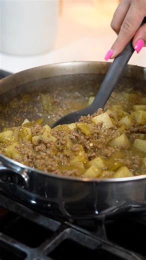 Let me show you my Grandmas Classic PICADILLO DE CHILE VERDE, a true comfort and best part on a BUDGET! Ingredients 3 hatch or Anaheim green peppers 5 tomatillos 1 Roma tomatoes Chile jalapeños or serranos I used 3 1/4 onion 1 garlic clove Handful cilantro Salt 1/4 cup water 1/4 sliced onion 1 lb ground bed in using lean 93/7 2 medium potatoes small diced 1 serving of love 💕 #chileverde #picadillo #greenchile #salsaverde #greenchilepicadillo #chileverdepicadillo #chiliverde #guisado #mexicanrec
