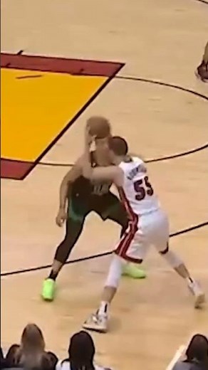 Duncan Robinson Killer Move Freezes Defense - Rocker Step