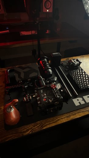 Peak 3 Visuals - Seattle Video Production on Instagram: "RED Komodo-X build list 👇 - SmallHd DSMC3 RED 7 inch monitor - Laowa Ranger S35 T2.9 set (11-18mm, 17-50mm, 50-130mm) - DZO RF to PL adapter - Angelbird 1tb CFexpress type B - Tilta cage for Komodo X - Tilta extended top handle - Tilta advanced side handle with focus control - Tilta advanced wooden grip - Tilta Nucleus Nano ii - Tilta carbon fiber 15mm rods - Tilta Mirage mattebox - Smallrig 99wh v-mount battery"