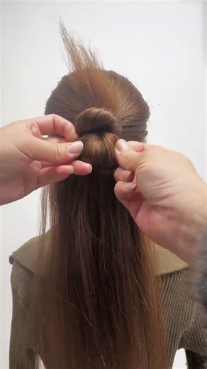 Easy Hair Styling Trick ✨ Perfect Ponytail in Minutes | Smooth & Elegant Look 💇‍♀️ #hairstyle