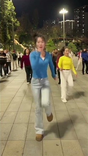 Easy-to-learn Square Shuffle Dance