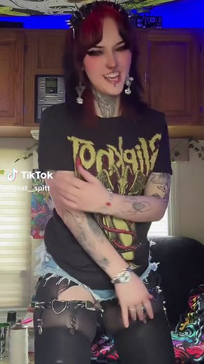 𝕯𝖆𝖉𝖉𝖞 𝕷𝖊𝖝 🐐 (@goat__spitt)’s videos with original sound - Batemanedits