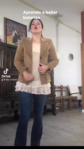 132K views · 2.7K reactions | Aprende a bailar bulerias. Aquí os enseño unos pasos por bulerías que espero que os gusten 殺殺朗❤️ #buleria #patada #porbuleria #pasos #viralreels #Tips #flamenco #clases | Estudio de flamenco "Alba Jiménez". | Facebook