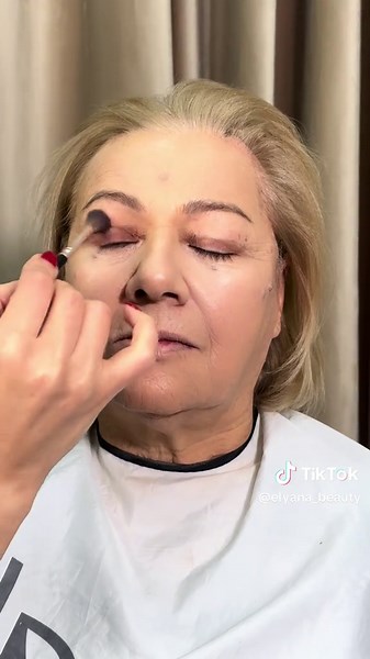 Kızlar İçin Bacak Açan Saç Stillleri