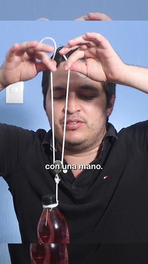 Los 2 usos de las poleas | Cambia la dirección y reduce la fuerza En este video explicamos los dos usos fundamentales de las poleas de una manera clara, visual y fácil de entender 🔧⚙️ A través de ejemplos sencillos y modelos a escala, descubrirás por qué las poleas son una de las máquinas simples más importantes en la física y la ingeniería. Durante el video aprenderás: 🔹 Uso 1: Cambiar la dirección de la fuerza Verás cómo una polea fija permite levantar un objeto aplicando la fuerza en una di