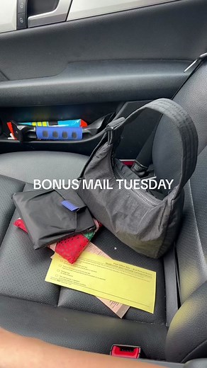 Mail Monday con’t feat. a special guest 🫶🏼 Who’s ready for the haul? 📦 #poboxhaul #mailtime #mailhaul #packages #sanrio #fivebelow #kohls #collectingwithliz