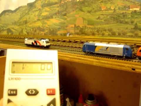Multi traction using the Lenz LH100 Handset.wmv