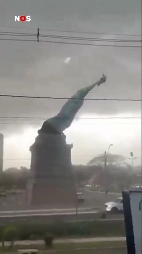 Oeps! Standbeeld in Brazilië valt om door harde wind