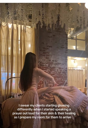 I’m your esthetician, of course I speak life into your skin ✨ Your facial starts before your facial starts 🤍 Come see me at The Glow Co in Spokane, Washington #skintok #glowingskin #holisticskincare #facialtreatment #fyp