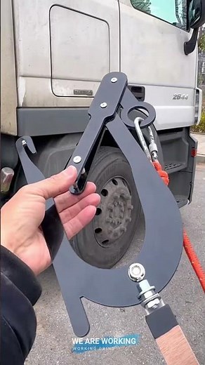 Smart way to get a rope over a tree 🌳