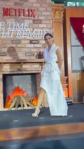 PANOORIN: Ang lead cast ng bagong Netflix movie na “The Time That Remains”, kabilang na sina Carlo Aquino, Jasmine Curtis-Smith, at Bing Pimentel. Ang pelikula ay directed by Adolfo Alix Jr. at written by Mixkaela Villalon. | via Pauline del Rosario, BANDERA BASAHIN: https://entertainment.inquirer.net/629443/jasmine-curtis-smith-carlo-aquino-share-eternal-love-in-the-time-that-remains/amp | Bandera