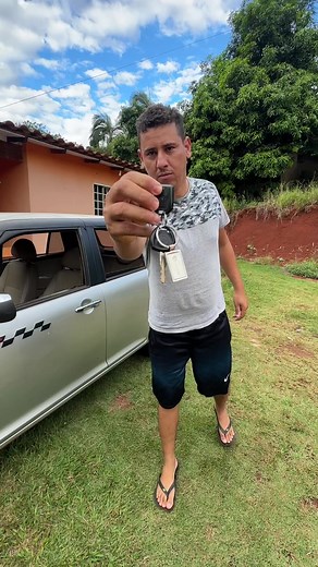 Como abrir seu carro com a chave dentro usando fio