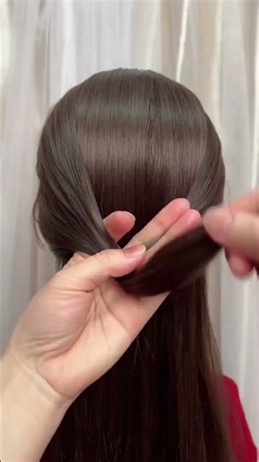 Elegant Hairpins Updo: Quick & Stylish Hairstyle Guide