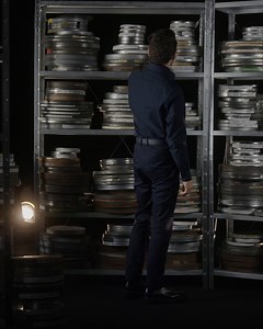 Artiste aux multiples talents et véritable amoureux du cinéma, Rami Malek se livre dans une interview inspirée de la Tank Française. #CartierTank ms.spr.ly/618399JCb | Cartier