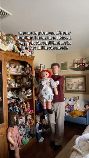 When there’s an intruder but you have a Raggedy Ann doll that looks like Annabelle 😳👻 #raggedyann