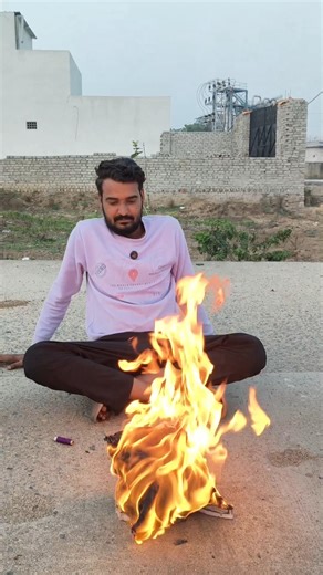 ​Flying Paper Fire Trick: Ghar pe banaye ye amazing flying fire! 🔥#shortvideo #trending #funny