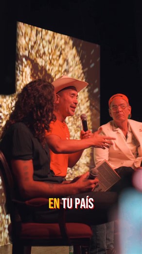 El actor británico Russell Brand vino para Bitcoin Histórico, el evento que está impulsando la revolución del bitcoin. ⚡ Él dijo que El Salvador está cambiando el juego financiero a nivel mundial... El futuro del dinero... está sucediendo justo aquí. 💵 #NayibBukele #ElSalvador #bitcoin #RussellBrand | Salvador Chacón