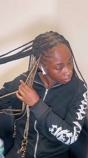 Skunk Stripe Small Knotless Curls