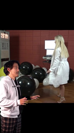 Popping mass balloon videos #poppingballoons #girlpopballoon #balloons