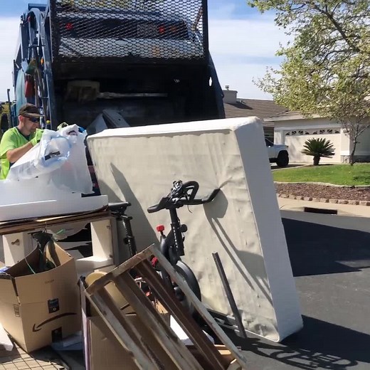 #technologyworker #usa #foryou #fyp #viralvideo #garbagetruck