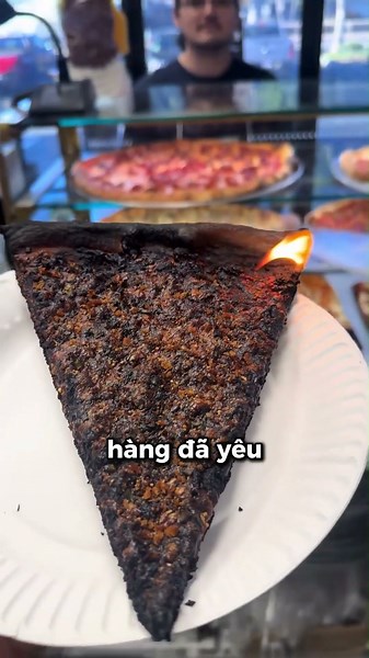 Thought It Was a Burnt Pizza, Turns Out the Customer Ordered It That Way