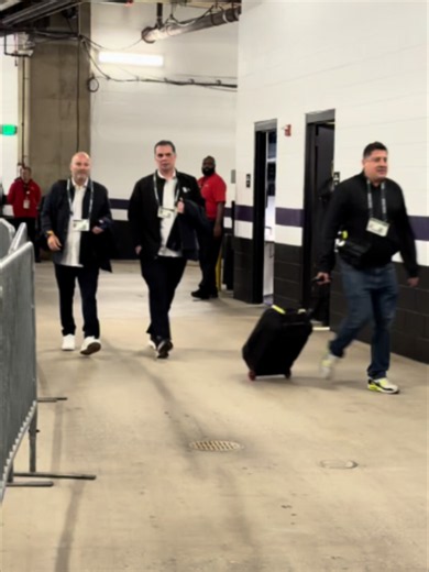 ¡No podían faltar! 👀🔥 Así llegan a las inmediaciones del M&T Bank Stadium Martinoli y el ‘Doctor’ García para el México vs. Colombia...¿Su pronóstico? 🤔 #LaNuevaEra #MiSelecciónAzteca #Martinoli #DoctorGarcia #México 🔴 El DEBUT de Rafa Márquez como DT de México EN VIVO por Azteca 7, azteca7.com y la App TV Azteca en vivo | HOY 6:50 PM | 🇲🇽🆚🇨🇴
