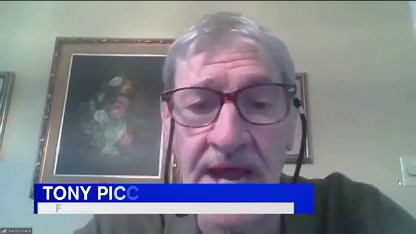 Fans pay tribute to soccer legend at Pelé store in Times Square