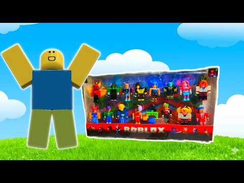 UNBOXING 16-CHARACTER ROBLOX TOY SET! Got a Giant Roblox Noob 😱 🎁