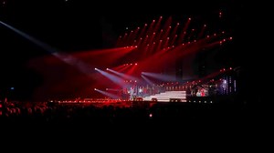 Samantha Steenwijk on Instagram: "Kerst vieren met ‘De Bevers’ 🦫 in @rotterdam.ahoy wil toch iedereen! Ik heb me het afgelopen weekend in een sprookje mogen begeven. Met een zeer bont gezelschap hebben we al even van de kerstdagen in 2024 mogen proeven. 🎅🏻🎄 Iedereen bedankt voor jullie enthousiasme, het was een heerlijk feestje! 🥳 @john_de_bever @kees_de_bevers ❤️"