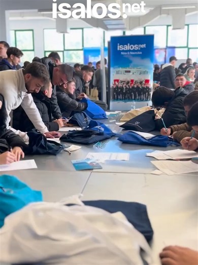 37η Ημερίδα «Επιλέγω Ναυτιλία» 📅: Παρασκευή 16 Ιανουαρίου 2026 📍: Ακαδημία Εμπορικού Ναυτικού Μακεδονίας ⚓: 960 σπουδαστές και σπουδάστριες των Σχολών Πλοιάρχων και Μηχανικών Στιγμιότυπα από την 37η ημερίδα «Επιλέγω Ναυτιλία» της Isalos.net, η οποία έλαβε χώρα στην Ακαδημία Εμπορικού Ναυτικού Μακεδονίας, στη Μηχανιώνα. Κατά τη διάρκεια της εκδήλωσης συνολικά 960 σπουδαστές και σπουδάστριες της ΑΕΝ Μακεδονίας συμμετείχαν στις δράσεις της ημερίδας. Πιο συγκεκριμένα, πραγματοποιήθηκαν δύο θεματικ