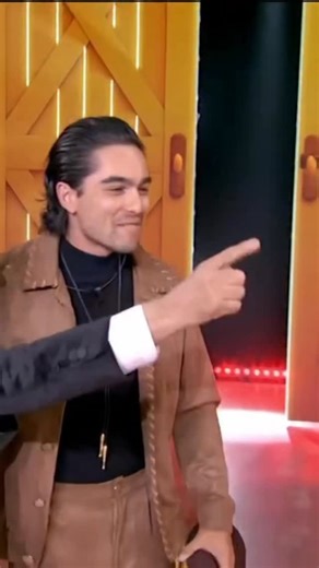 Sergio Mayer Mori on Instagram: "El amor con el que fue recibido Mori habla mucho de él ❤️ Mori ganador sin corona #teammori #mori #lagranjavip #ReySinCorona #PrincipeDeMexico"