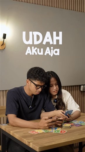 Yor | Travel Enthusiast on Instagram: "[Udah, Aku Aja] Kadang, tekanan untuk terlihat “cukup” itu datang tanpa kita sadari. Banyak juga di antara kita yang pernah merasa harus tampak mapan, takut keliatan tertinggal, atau ingin membuktikan diri di depan pasangan dan lingkungan. Itulah yang dialami Yorgin- pemuda yang lagi mulai kariernya, sementara standar hidup di media sosial seolah makin tinggi dari hari ke hari. Dalam tekanan seperti ini, jalan pintas sering terlihat menggoda. Judi online me