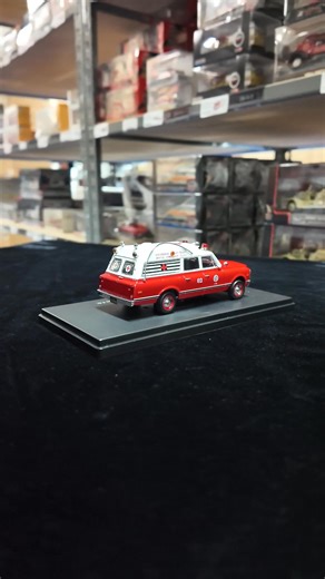 🚨 Collectors, this is an emergency! 🚨 Straight from the past, this classic ambulance is racing towards you... but don't worry, it's just a collector's item. 😎 🧯 Relive history in miniature with this iconic model and discover the incredible variety of cars in different scales we have for you. 👨‍⚕️ From American classics to European rarities... 📍 Come to Awesome Diecast and ignite your passion for collecting. 🎥 Ready for your daily dose of nostalgia on wheels? #AwesomeDiecast #CollectibleCa