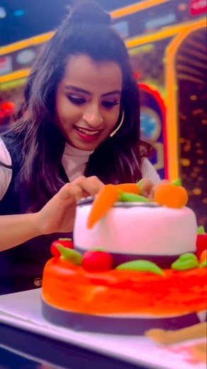 Always that cake girl😌😉🎂🎂 | Sivaangi Krishnakumar