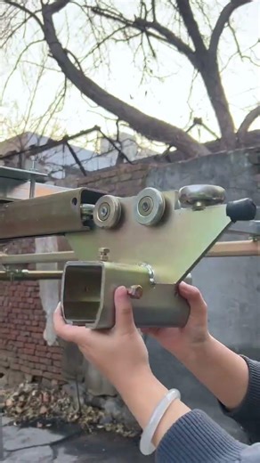 Overhead Crane A small overhead crane is assembled using rails and pulleys.