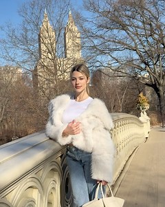 asya on Instagram: "🌳🏙️"