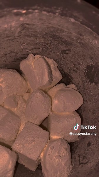 HIIIII EVERYONE! 😍 it’s been so long even though I’ve stayed liking, commenting on, and collecting cs videos 😘 my long awaited order from @CosmoCrunch 2 finally came in and I’m not kidding when I say I RAN out the door to get the package and tore into that box like a wild animal 😂 I’m busy af today so I’ll have a more comprehensive review on these chunks this weekend but baby if you want a medium/soft crunch that CRUNCHES she is your girl ❤️ she was also nice enough to send me some shea 🕊️ s